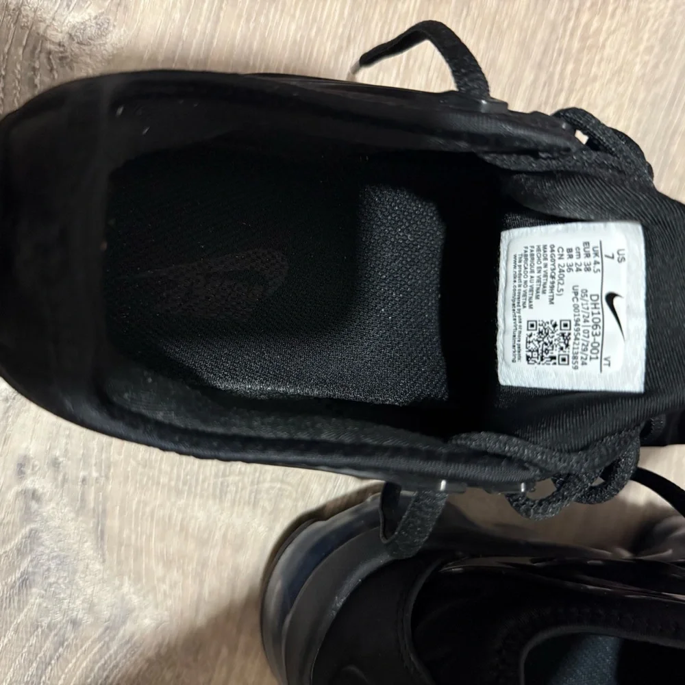 Nike Air VaporMax Plus SE - Picture 15 of 16